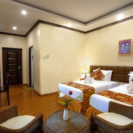 Virati Hotel Yangon Esterno foto