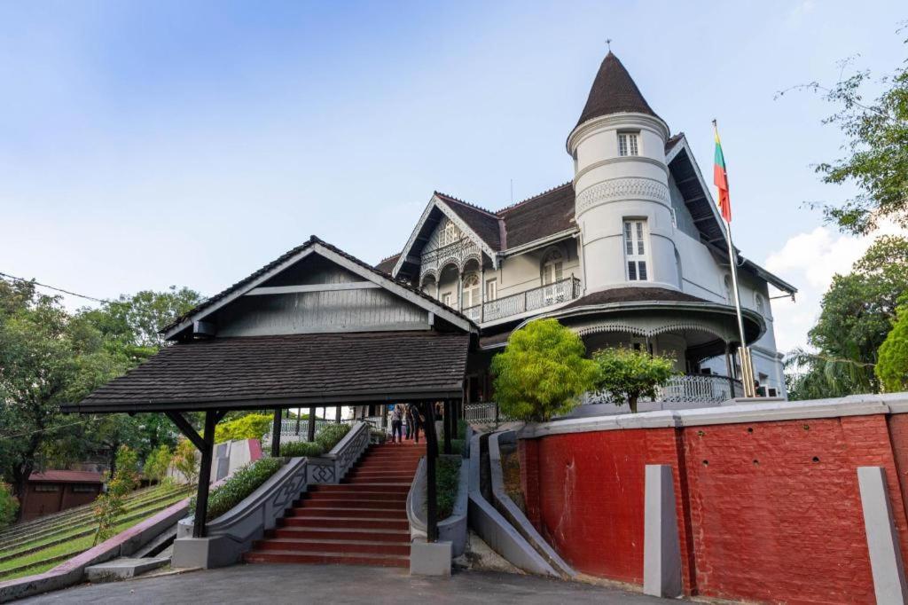 Virati Hotel Yangon Esterno foto