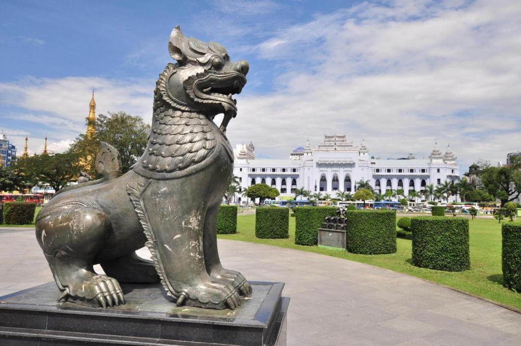 Virati Hotel Yangon Esterno foto