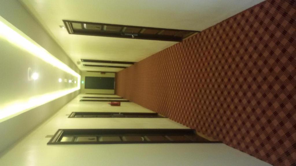 Virati Hotel Yangon Esterno foto