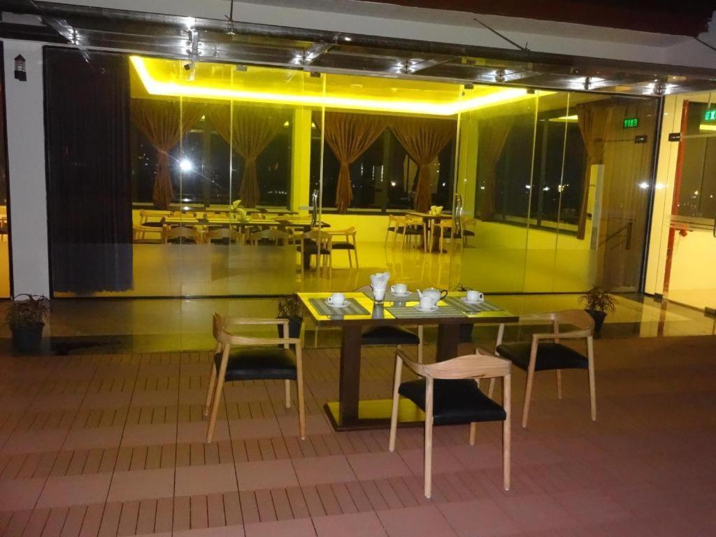 Virati Hotel Yangon Esterno foto