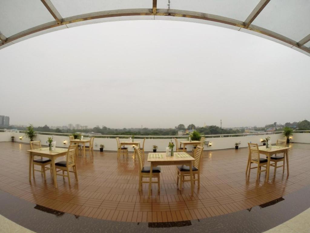 Virati Hotel Yangon Esterno foto