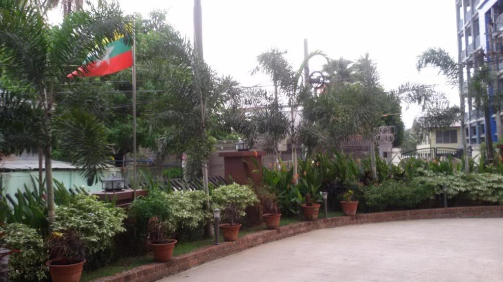 Virati Hotel Yangon Esterno foto