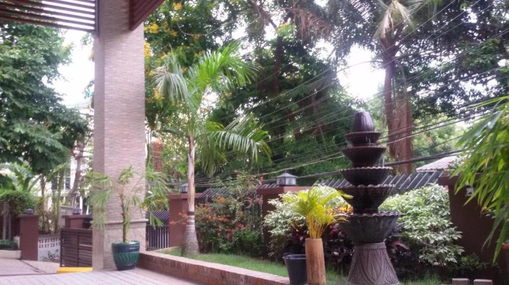 Virati Hotel Yangon Esterno foto