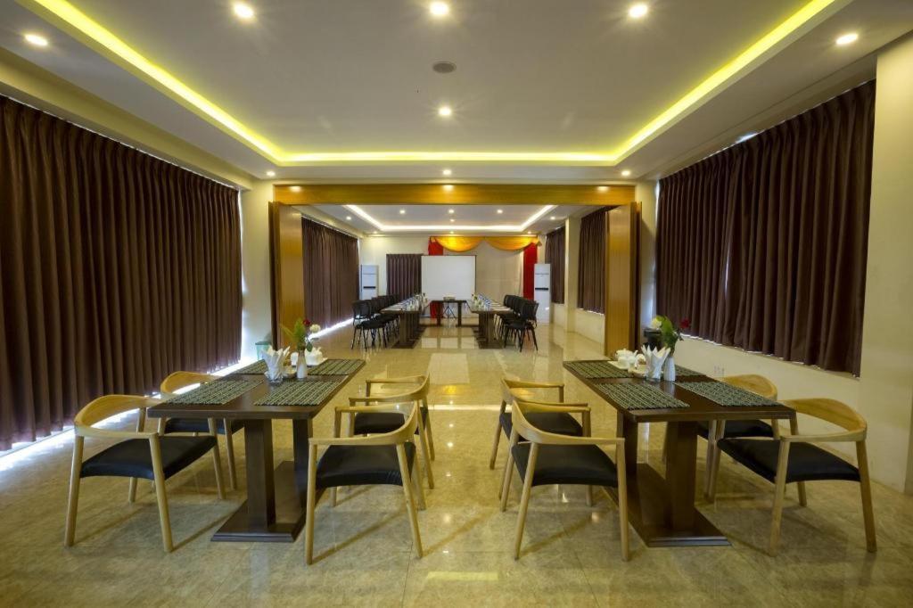 Virati Hotel Yangon Esterno foto