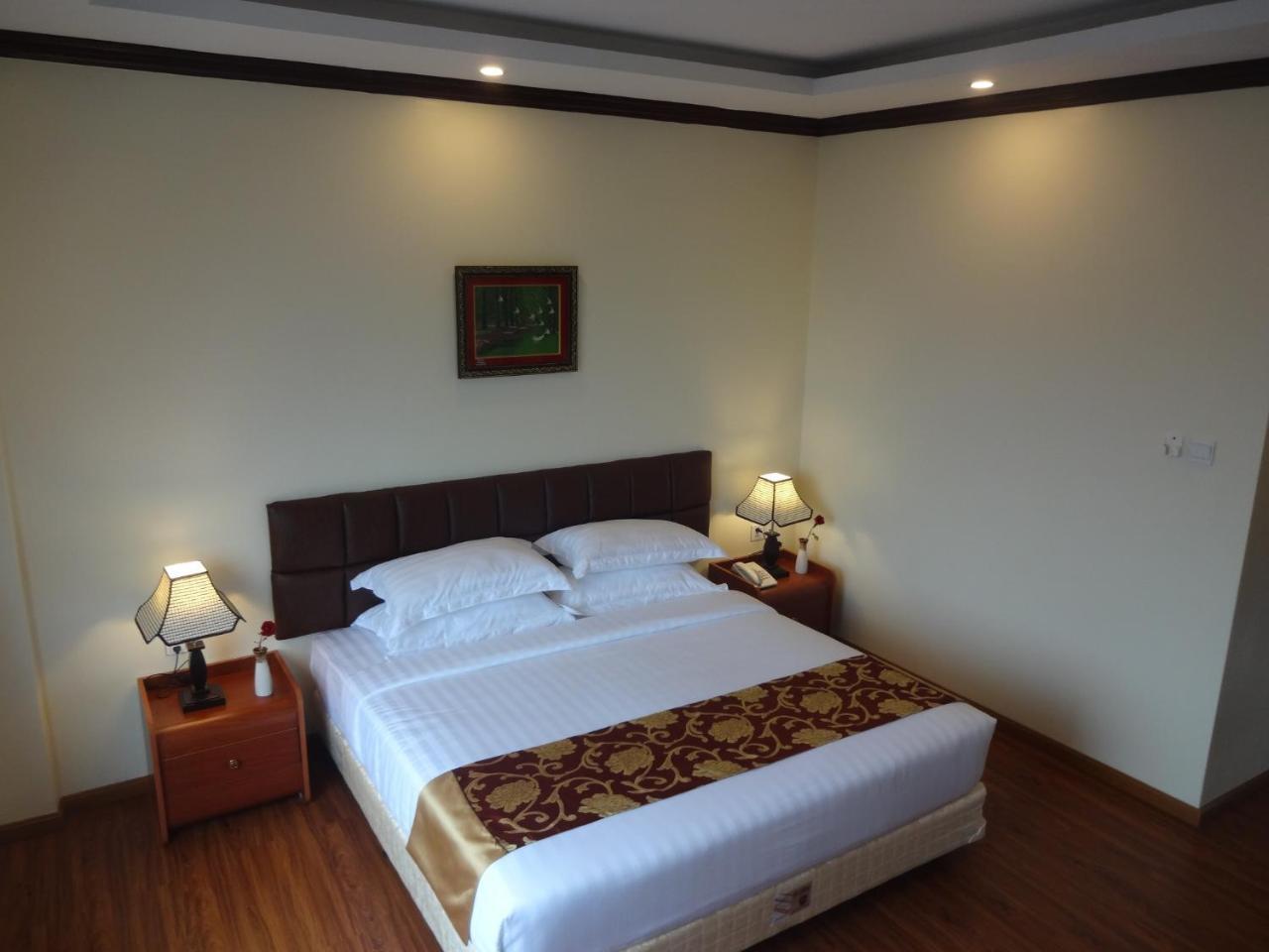 Virati Hotel Yangon Esterno foto