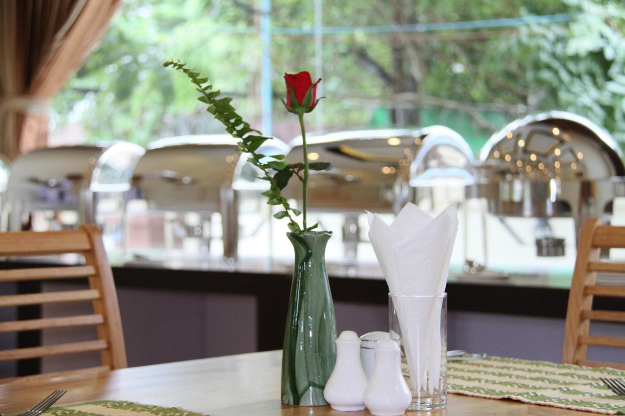Virati Hotel Yangon Esterno foto