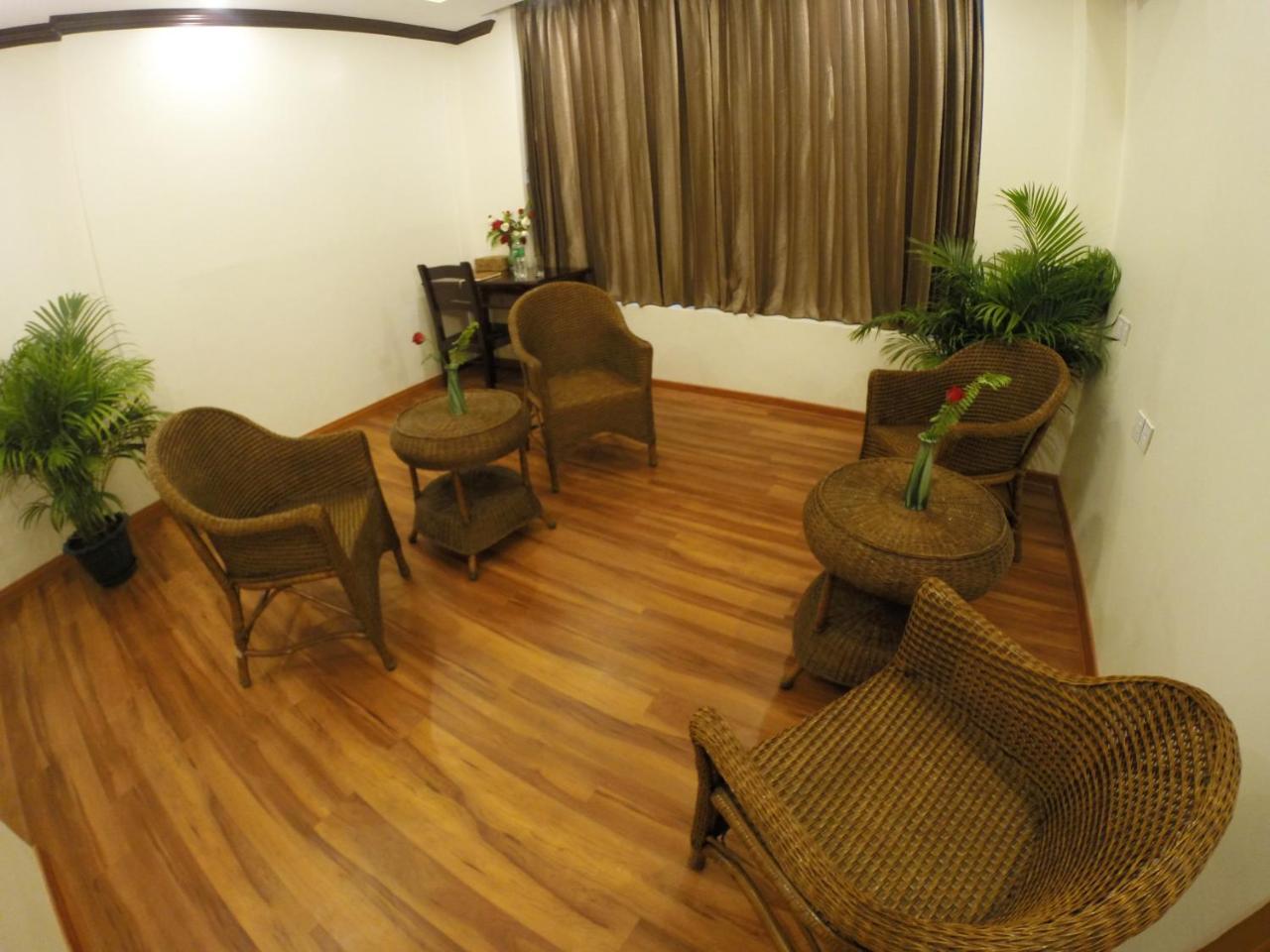 Virati Hotel Yangon Esterno foto