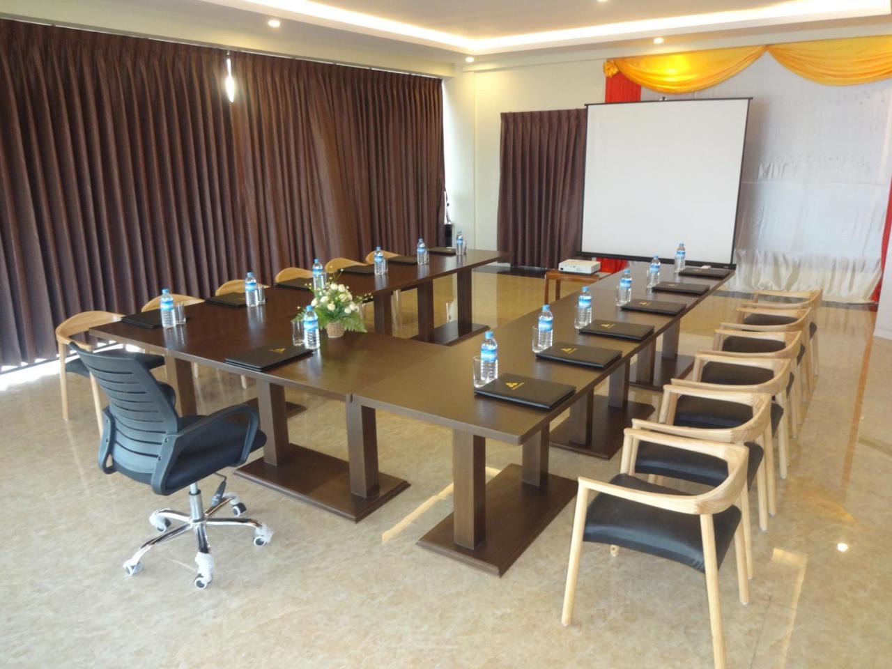Virati Hotel Yangon Esterno foto