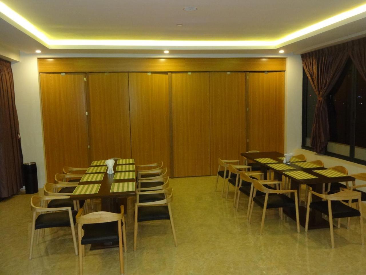 Virati Hotel Yangon Esterno foto