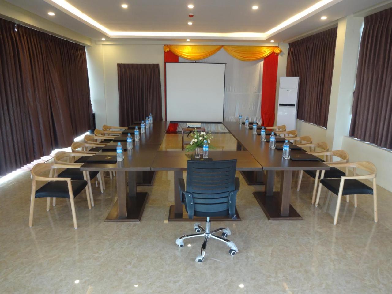 Virati Hotel Yangon Esterno foto