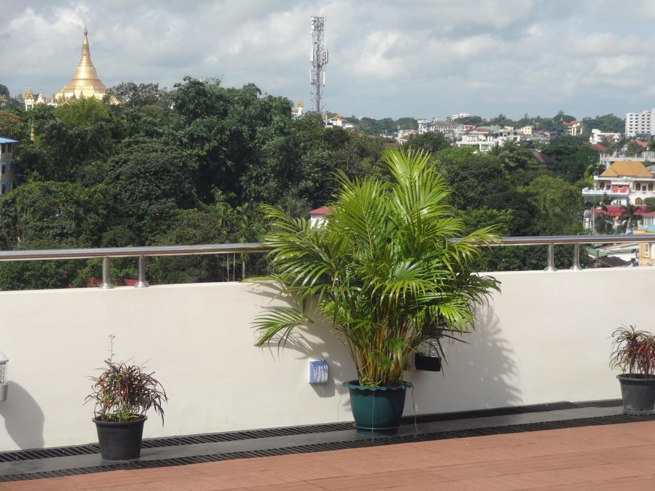 Virati Hotel Yangon Esterno foto