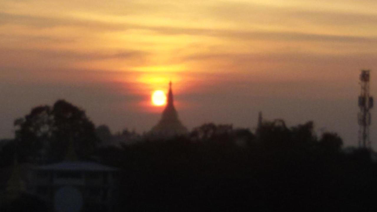 Virati Hotel Yangon Esterno foto
