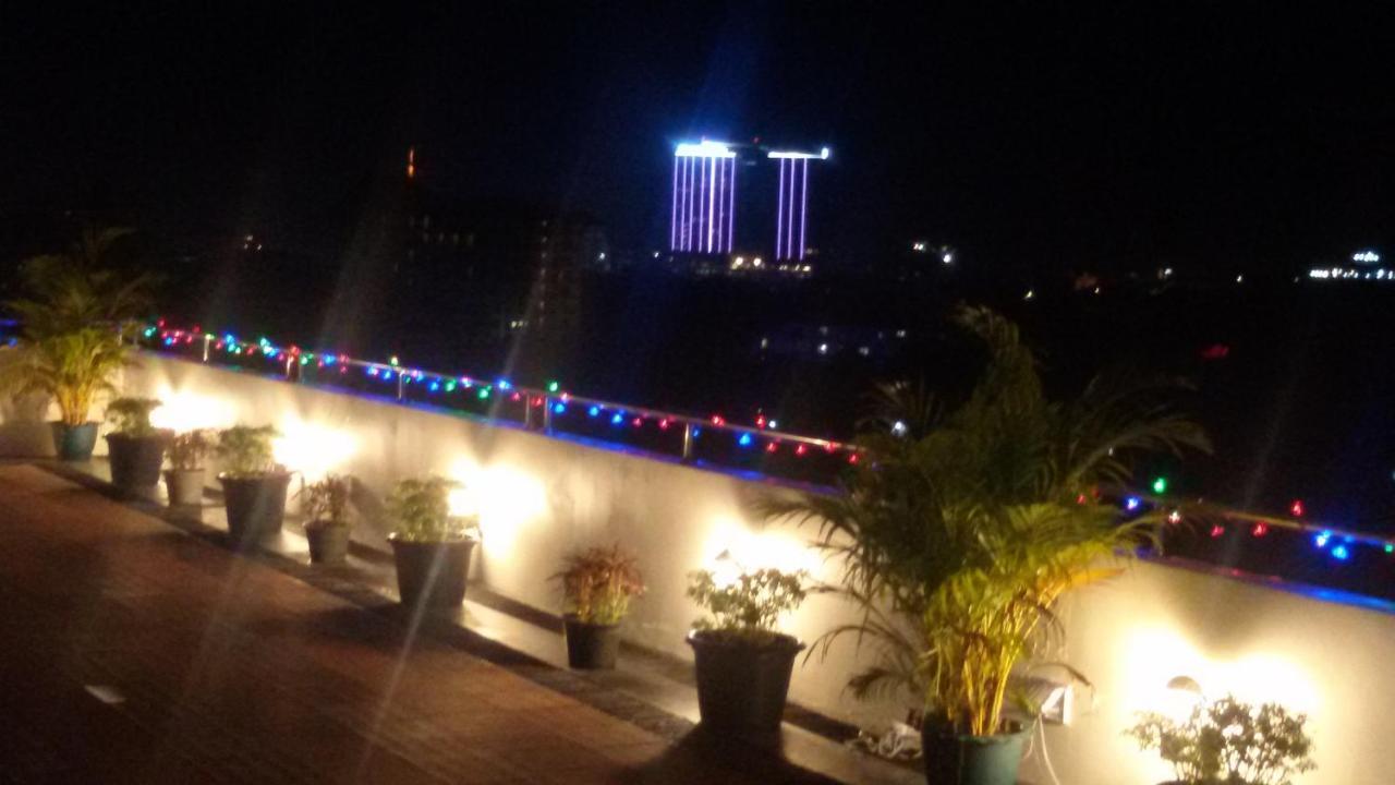 Virati Hotel Yangon Esterno foto
