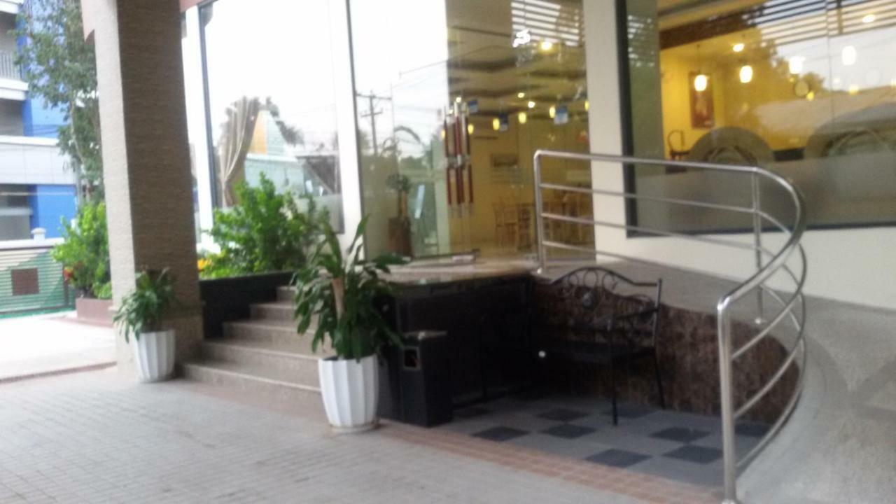 Virati Hotel Yangon Esterno foto