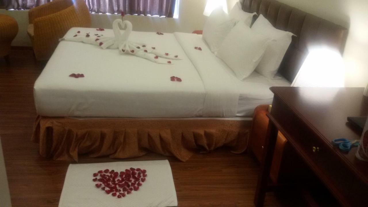 Virati Hotel Yangon Esterno foto