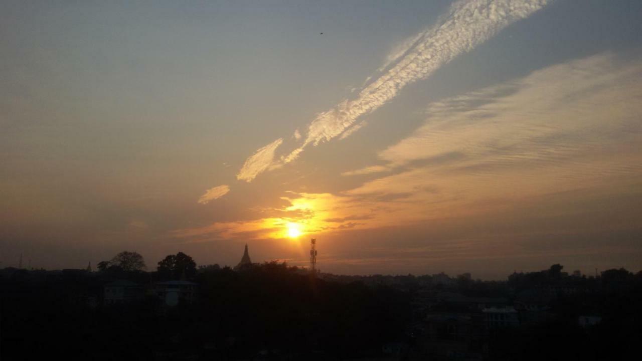 Virati Hotel Yangon Esterno foto