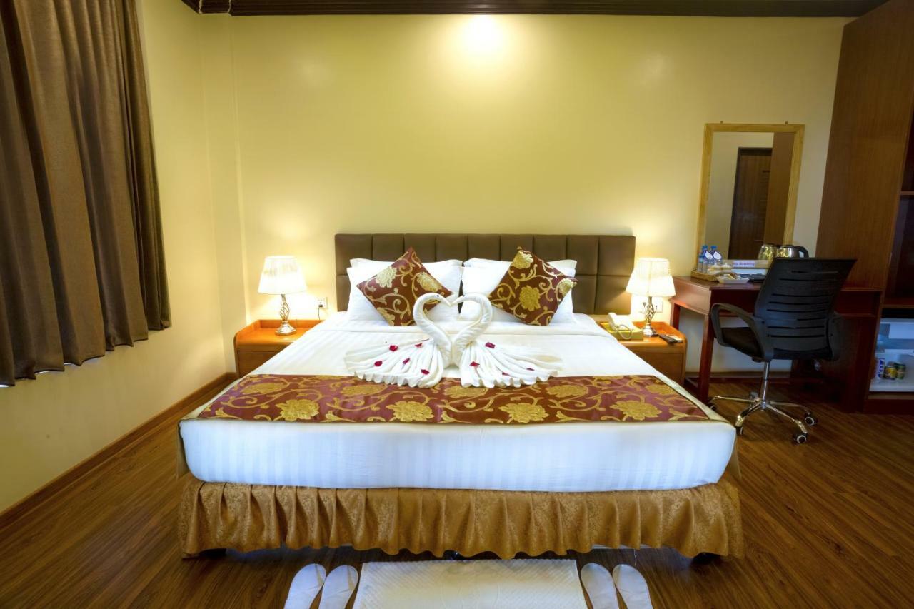 Virati Hotel Yangon Esterno foto
