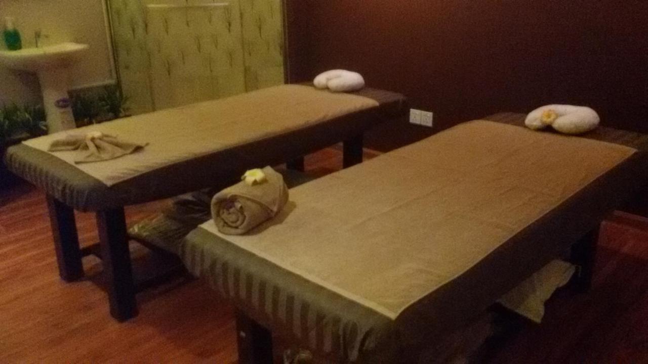 Virati Hotel Yangon Esterno foto